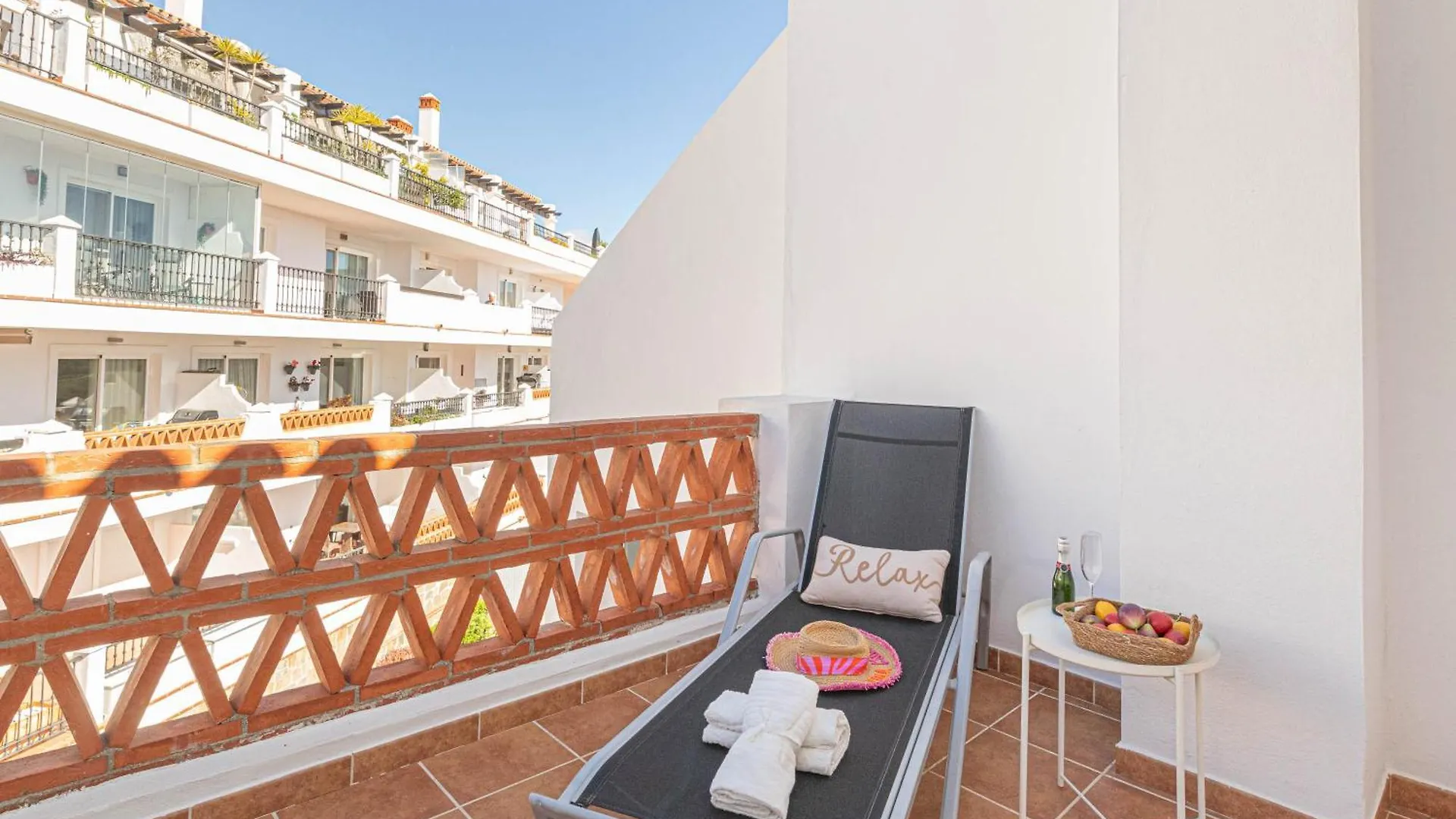 Apartment Calahonda Palmeras Best Views - Happy Rentals Mijas Spain